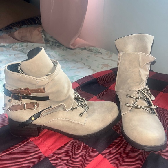 Ankle boots - Picture 1 of 2